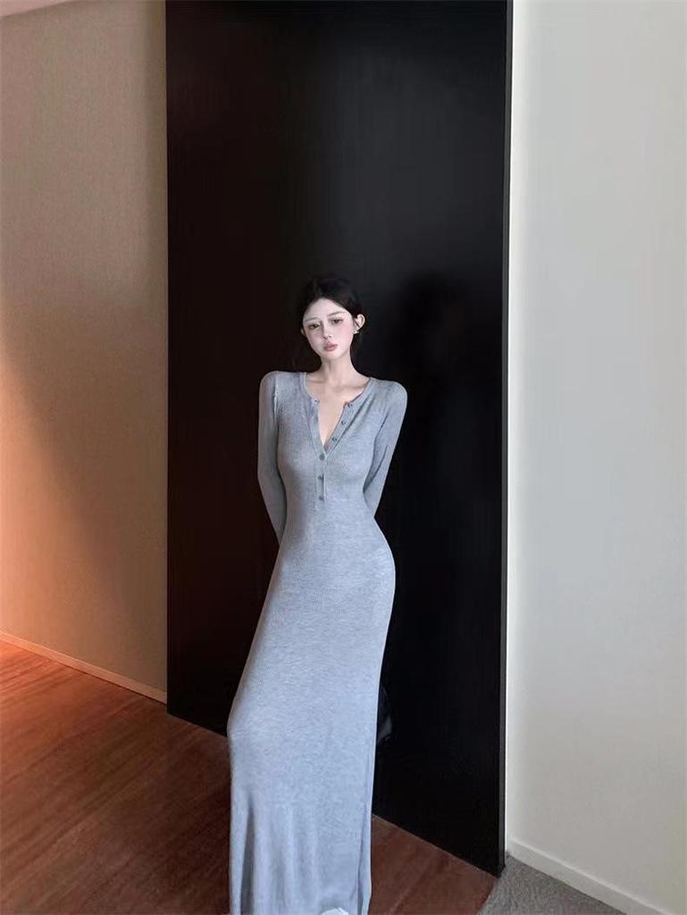 French V-Neck Slim-Fit Knitted Long-Sleeve Dress for Women - Early Autumn 2024 Waist-Cinching Hip-Hugging Style