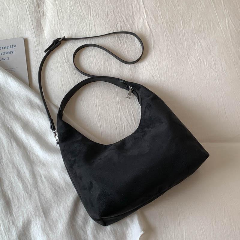 Large Capacity Small Square Bag New Autumn Fashion Retro Shoulder Bag High Value Simple Commuter Bag