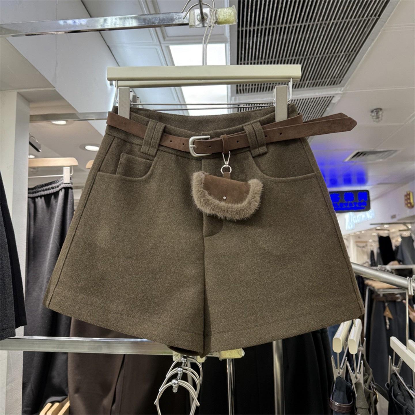 

Coffee Woolen High-Waisted Shorts for Plus-Size Women, Tummy-Concealing A-Line, Perfect for Autumn/Winter, Pairs Well with Boots S