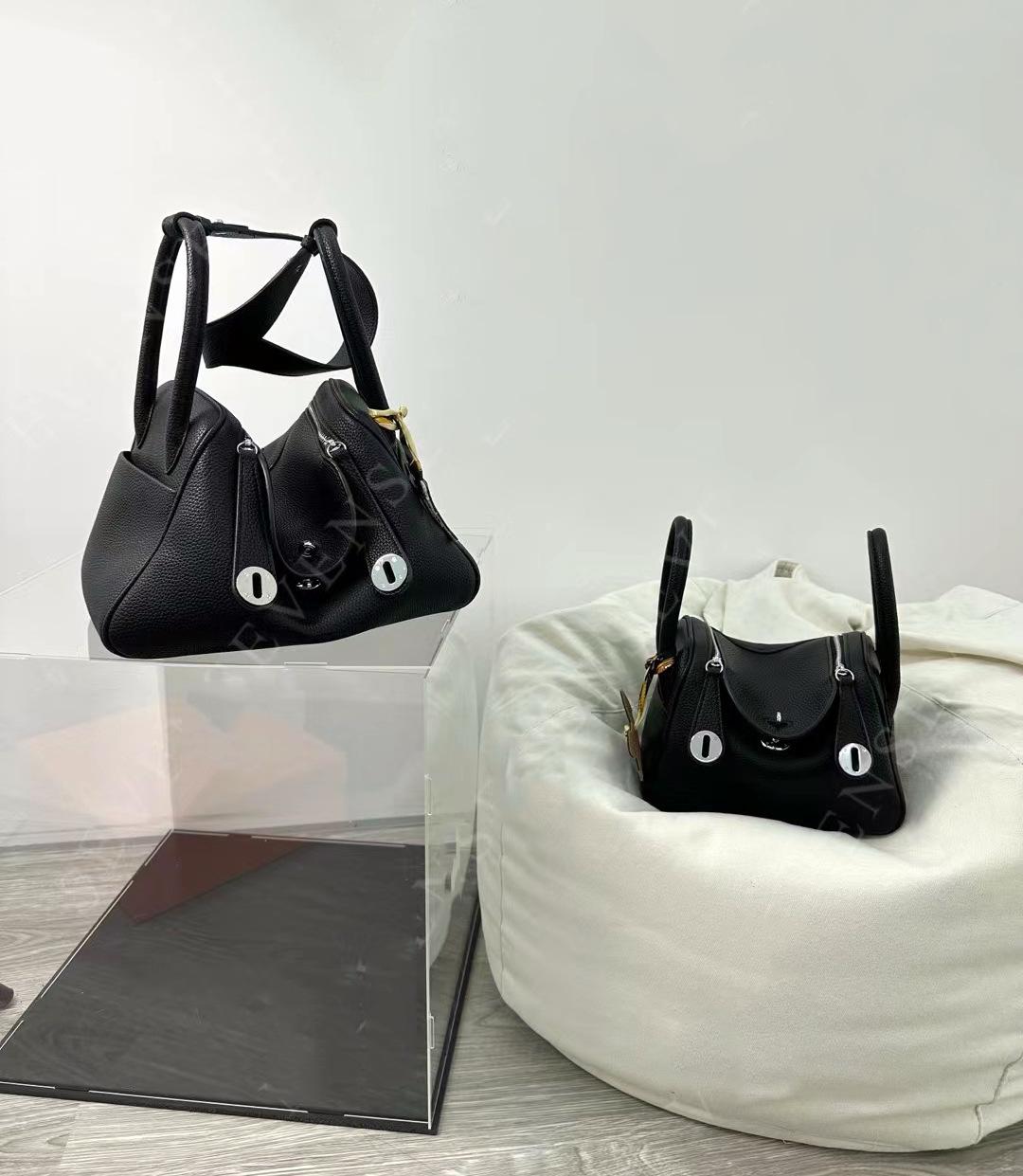 

Женская сумка-саквояж 2025 из кожи личи: Сумка на одно плечо, через плечо, в стиле подушки Small (19*12*10cm)