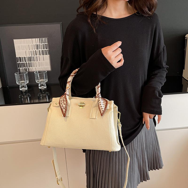 

Женская сумка кроссбоди и на плечо большой вместимости для мам и свадеб One Size покинуть белый