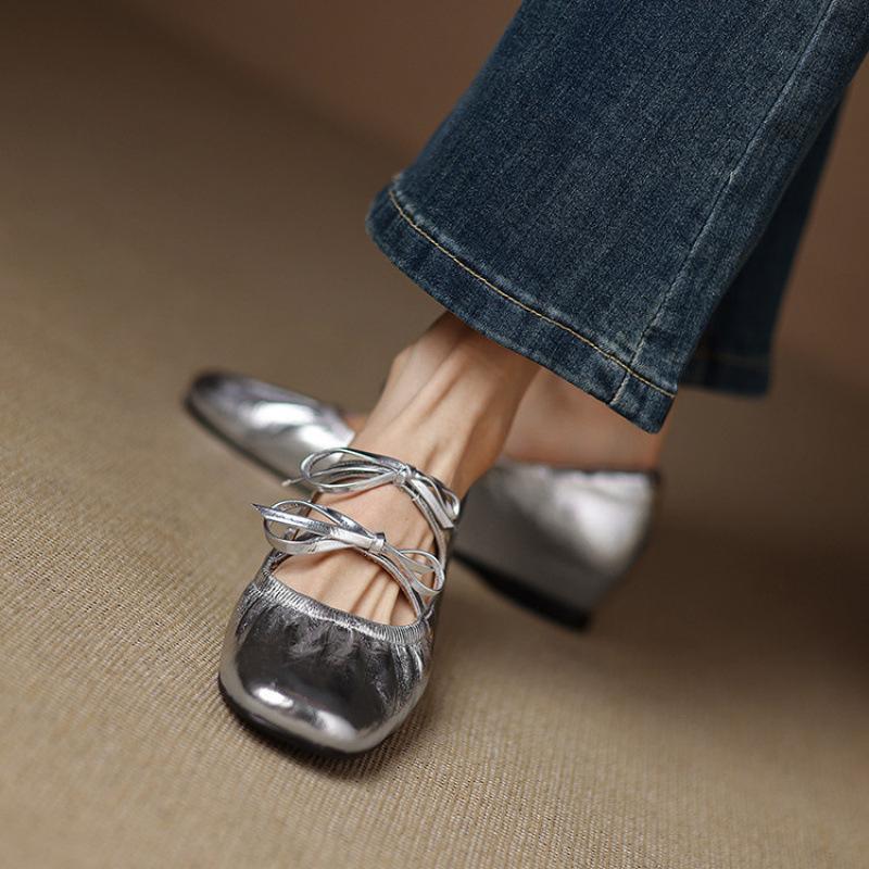 

New women s casual single shoes light mouth solid color one pedal low heel lazy shoes women s silver leather large size shoes round head 40 серебряный