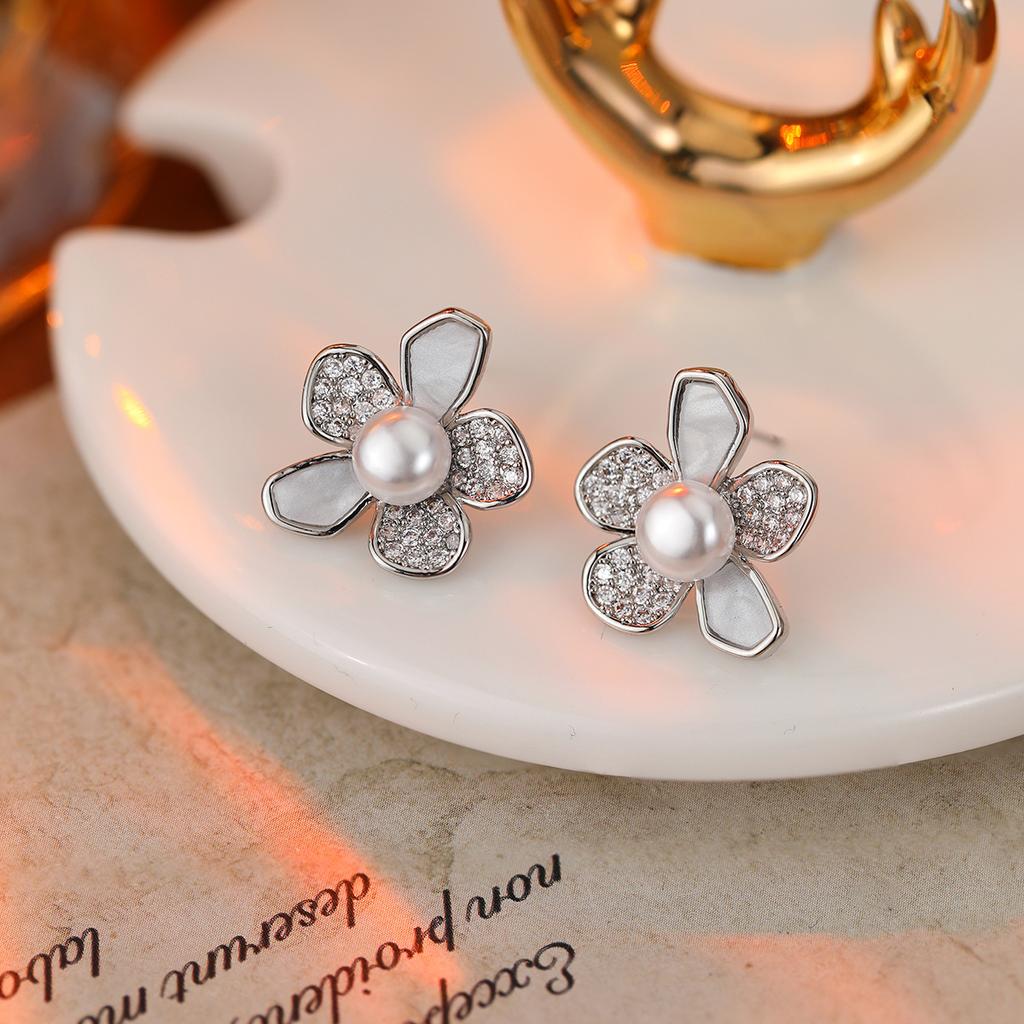 Hochwertiger Luxus Natürliche Muschelohrstecker S925 Silbernadel Ohrringe Leichter Luxus High-End Stil Temperament Ohrringe Frauen