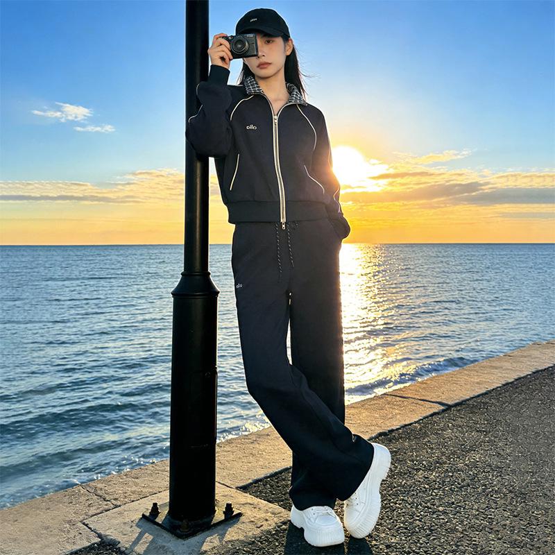 

Trendy Women s Spring 2026 Sports Suit: High-End Jacket & Wide-Leg Pants Set XXL