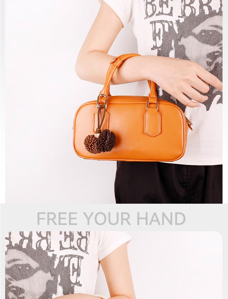 Portachiavi e Ciondolo per Borsa con Nappa a Forma di Palla di Bacca di Bayberry in Stile Zhang Yuanying
