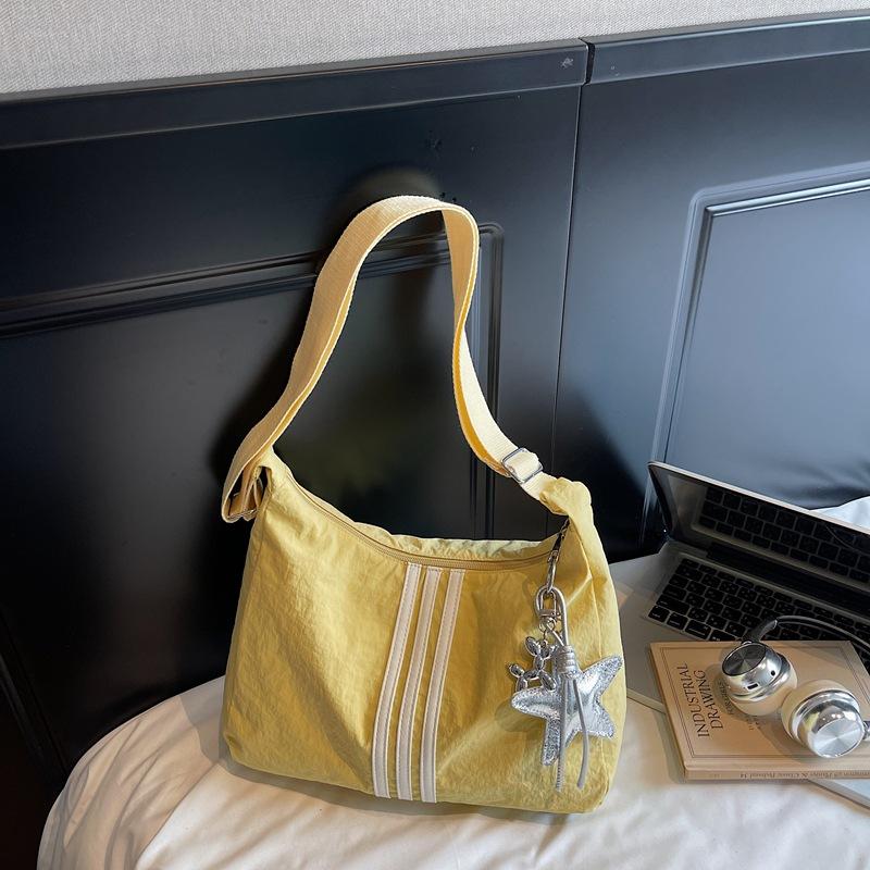 Korean version of fashion sports shoulder bag 2025 new casual lightweight large-capacity gym bag versatile striped crossbody bag