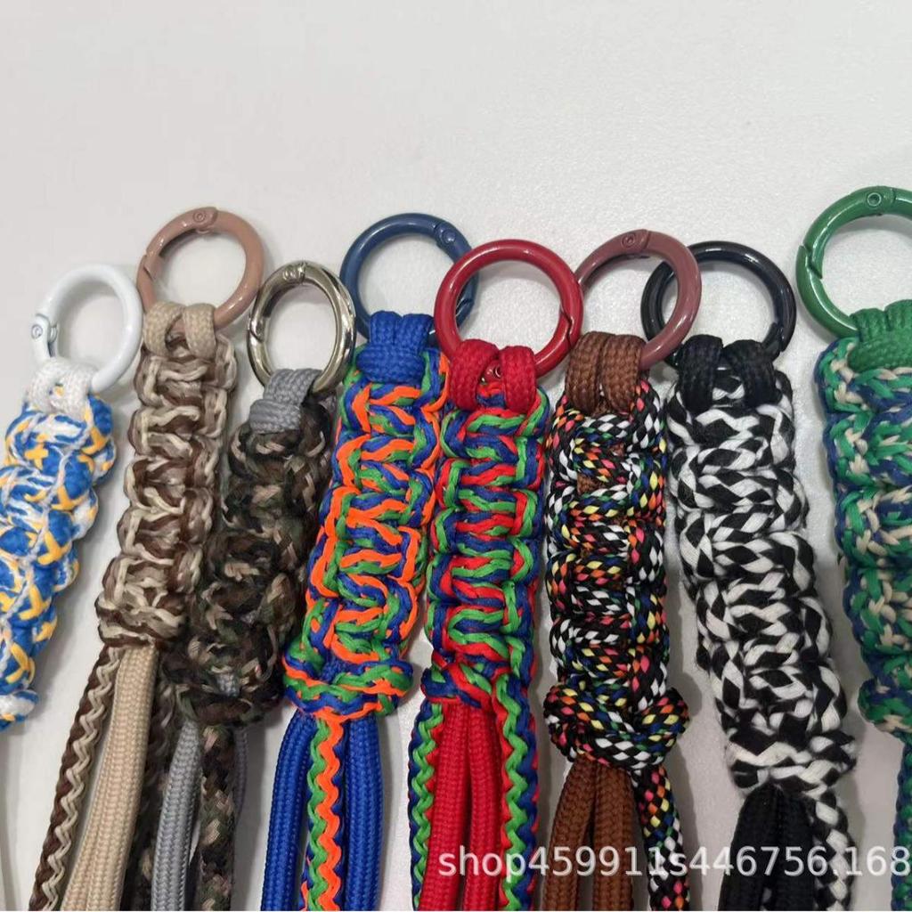Ornamenti e Accessori da Appendere in Stile Etnico: Portachiavi, Laccetti e Accessori per Abbigliamento