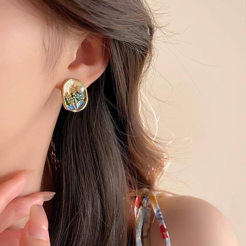 Oil Painting Earrings, Versatile Accessories, Pearl Oil Painting Ear Studs, Vintage- Flower-shaped Earrings