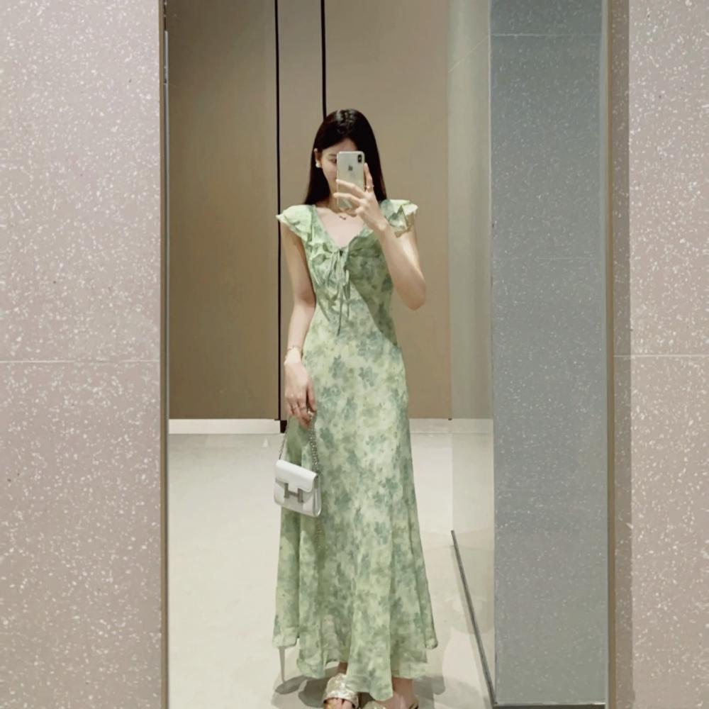 Tragen Sie im Frühsommer ein frisches und elegantes Temperament-Taillenkleid, lässige Damen-Sanft-Flügelärmel, süßer Rock, geblümtes langes Kleid