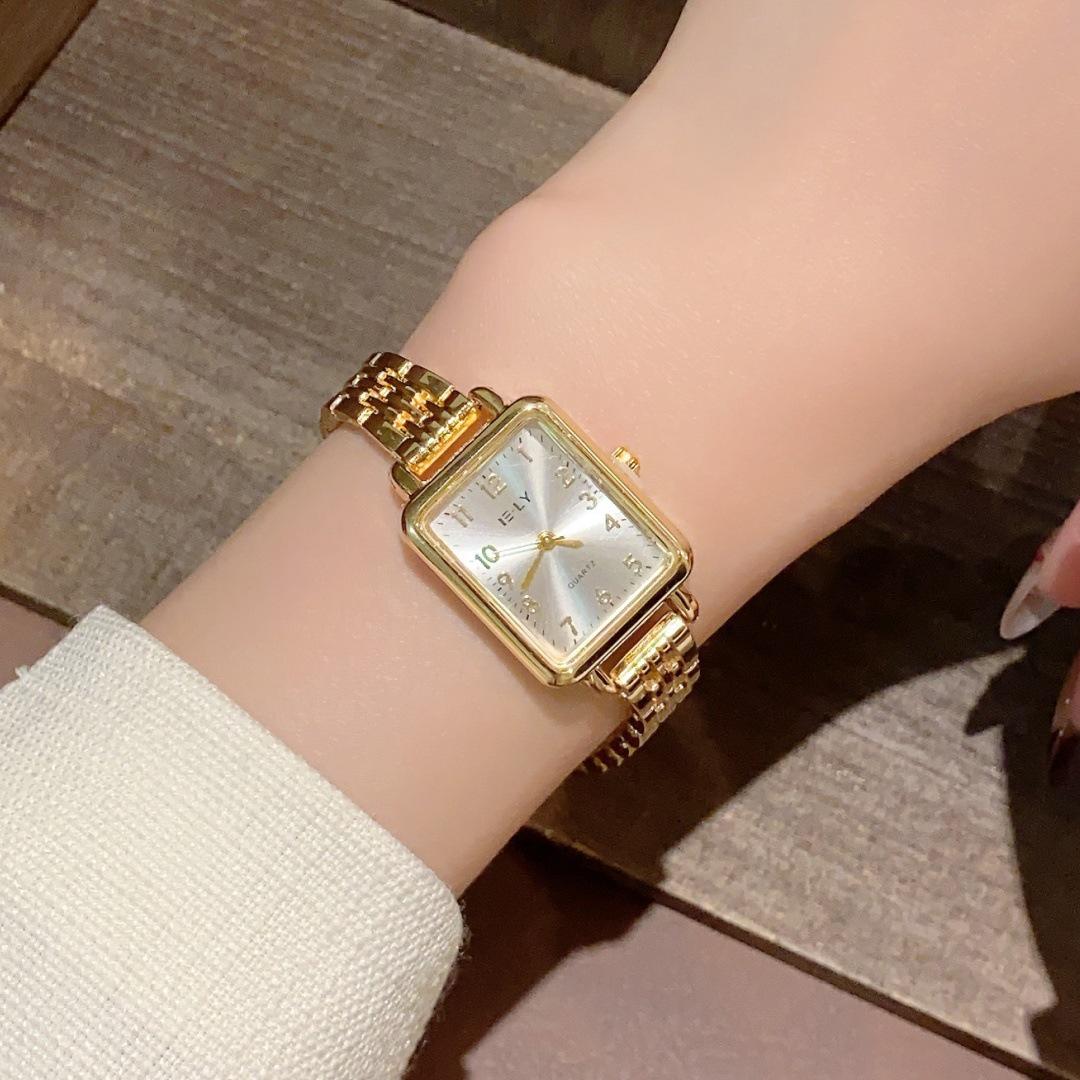 

Ретро Золотые Квадратные Кварцевые Часы с Универсальным Браслетом