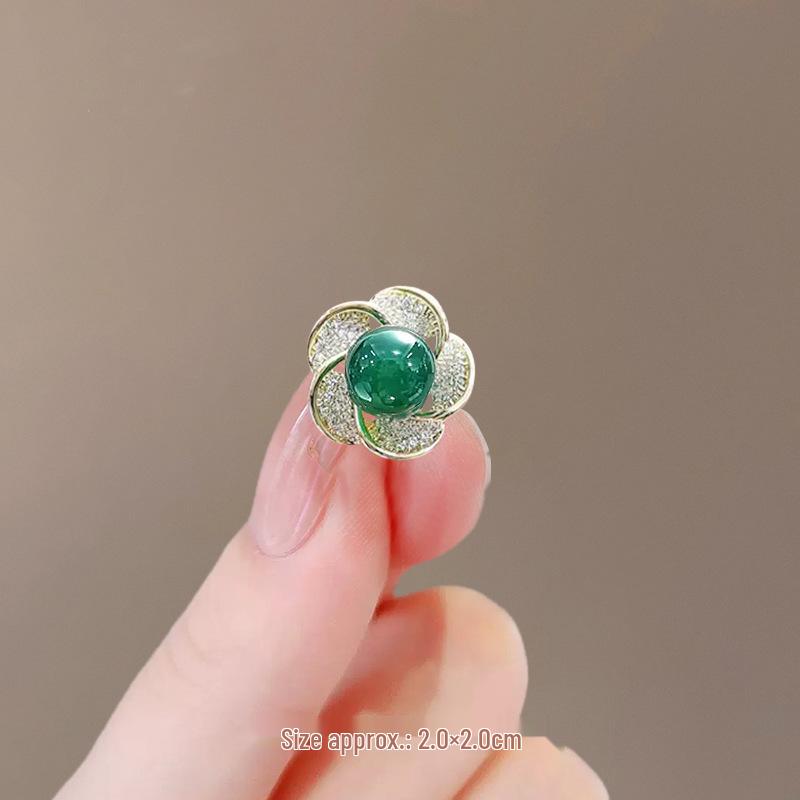 Elegant Emerald Anti-Exposure Brooch - High-End Pin and Versatile Corsage for Women