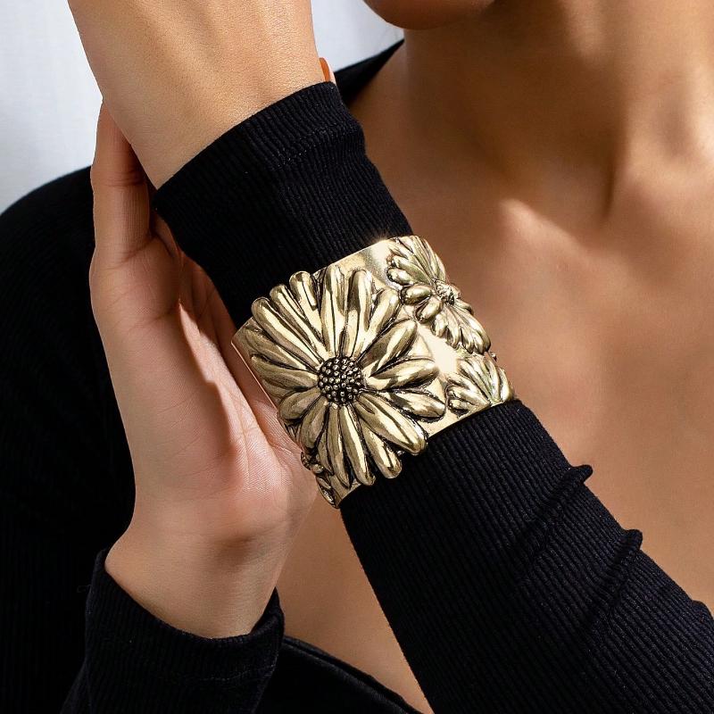 1pc Retro Western Style Sunflower Floral Embossed Metal Bangle Bracelet for Women, Fashionable and Graceful Valentines,Mom,Mother,Mother's Day,Gift