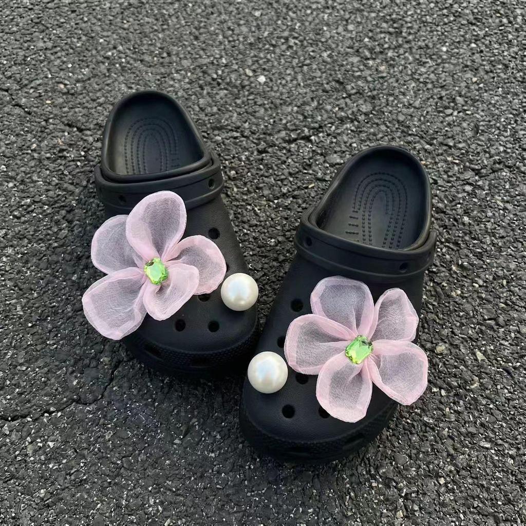 Elegant Flower Bow Shoe Charms: DIY Detachable Accessories for a High-End Shoe Look.