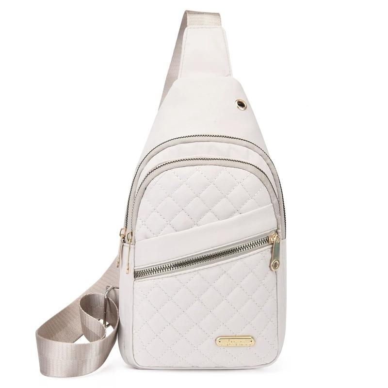 Lichtgewicht Gewatteerde Crossbody Borsttas voor Vrouwen Comfortabele Sling Schoudertas voor Reizen wit