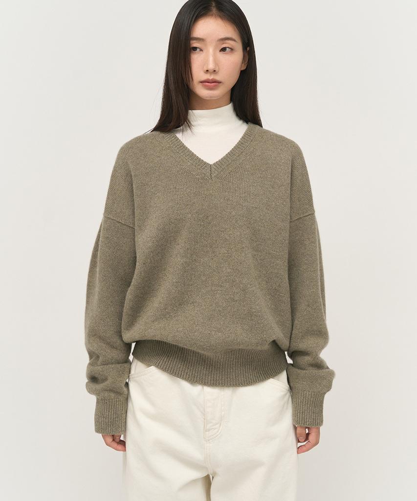 Leopeusaideuhwaiteulabel Whole Garment V Neck Knit Camping Green