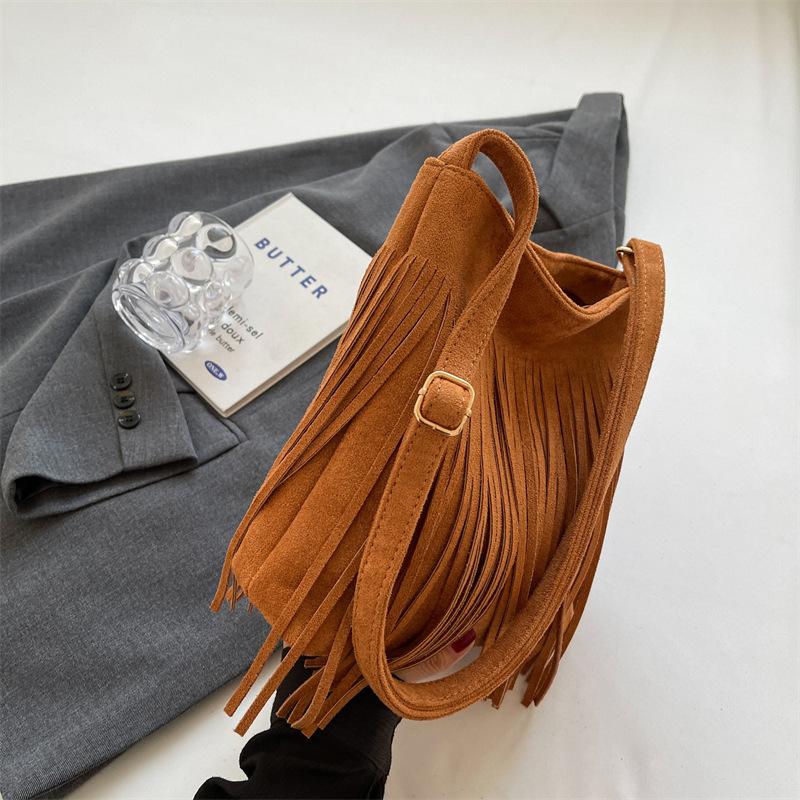 Geantă cu ciucuri de damă