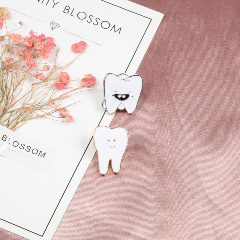 Quirky Teeth Enamel Pin: Fun Cartoon Dentist Brooch for Clothes or Hats
