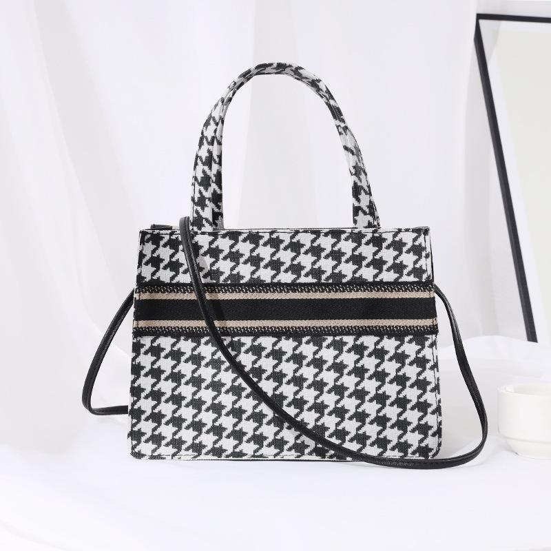 

Bag 2024 Winter Edition Printed Plaid Mobile Phone Bag Shoulder Crossbody Portable Large Capacity Simple Women s Bag чёрный