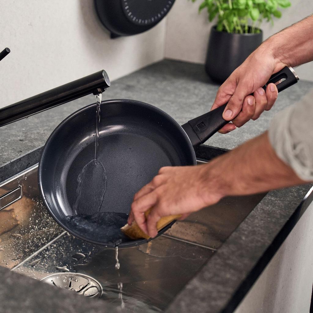 ZWILLING Madura Plus Ceramic Frying Made in Induction Ceramic Coating Product in Pan, 24cm, Italy, Compatible, PFAS-Free, [Official Japan] Z1030-789