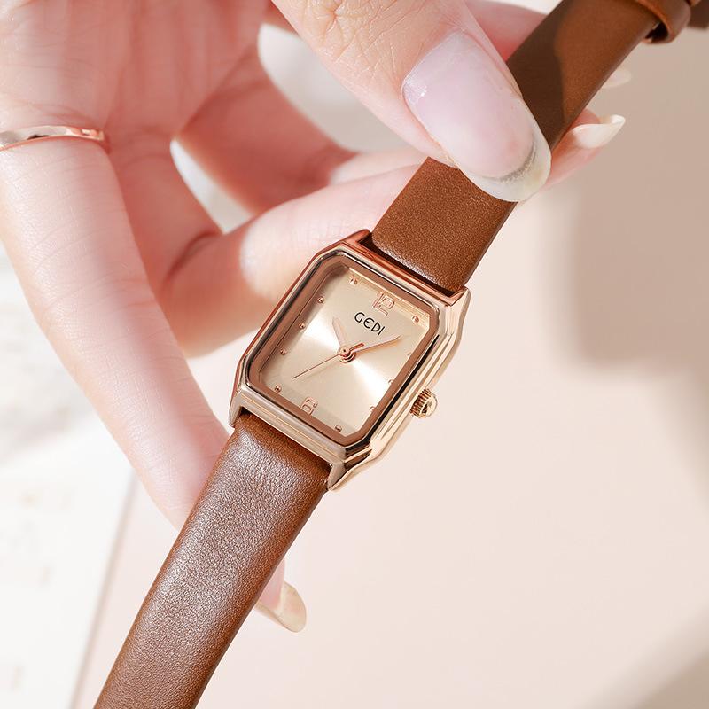 Dames Mode Vierkante Plaat Eenvoudige Exquise Kleine Suikerklontje Riem Quartz Waterdicht Horloge voor Middelbare Scholier