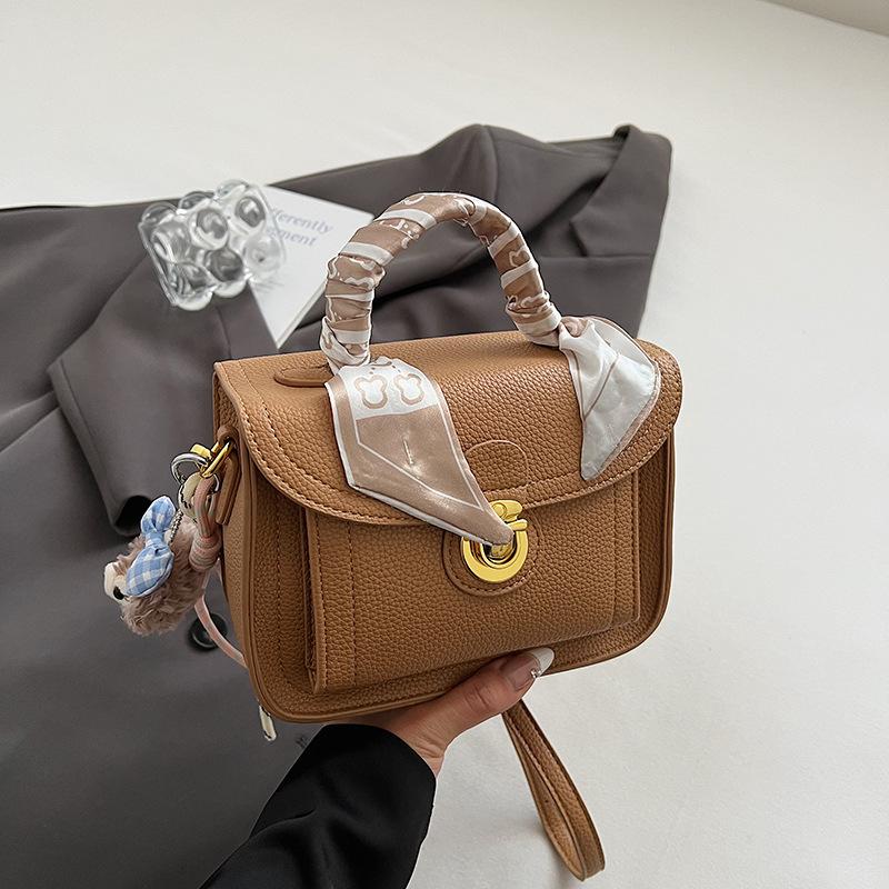 Textured Retro Versatile Bag Women 2025 New Internet Celebrity Lychee Pattern Portable Messenger Bag Shoulder Armpit Small Square Bag