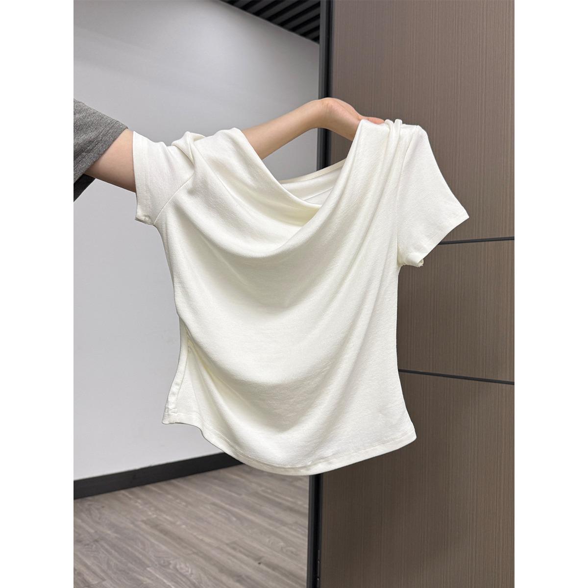 

Нежная плиссированная асимметричная футболка с одним плечом и короткими рукавами для женского летнего нового стиля, нишевый дизайн M белый