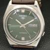 AUTOMATIC VINTAGE SEIKO 5 JAPAN MENS GREEN COLOR DIAL WATCH a701647-5 R206c-a701647