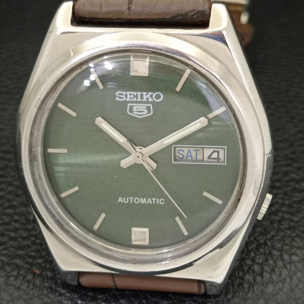 AUTOMATIC VINTAGE SEIKO 5 JAPAN MENS GREEN COLOR DIAL WATCH a701647-5 R206c-a701647