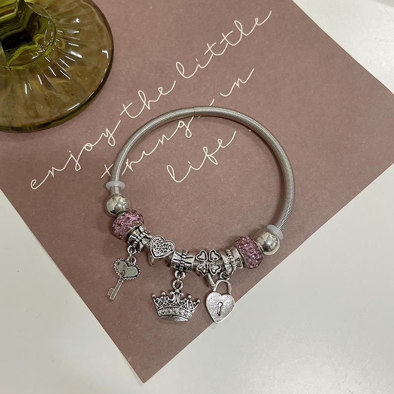 

Retro Love Heart Crown Key Beaded Bracelet for Women - European & American Design A181.