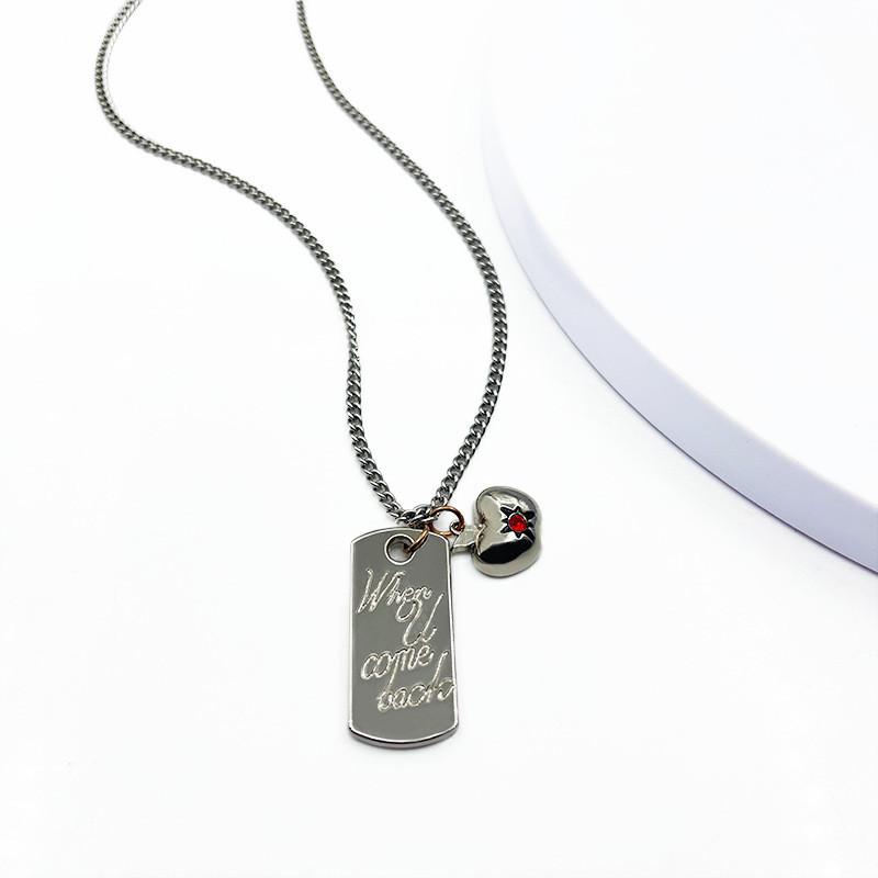 

Аниме Любовь и глубокий космос Калеб Тот же брат Тот же кулон Ожерелья Apple Square Cards Ожерелье