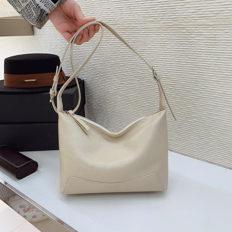 

Premium underarm bag women s new retro casual shoulder messenger bag niche versatile commuter bag