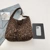 Nyl Leopard Hasp Casual Tote 2026 Winter Retro Fashi Versatile Bags High Quality Design Portable Women's Handbags