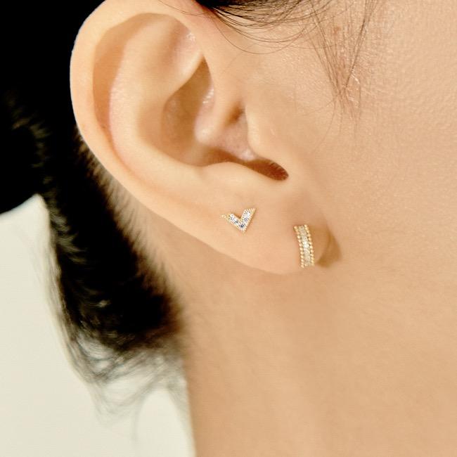 Lunne 14K V Dense Q Stud Earrings (14K Gold) #Cap06