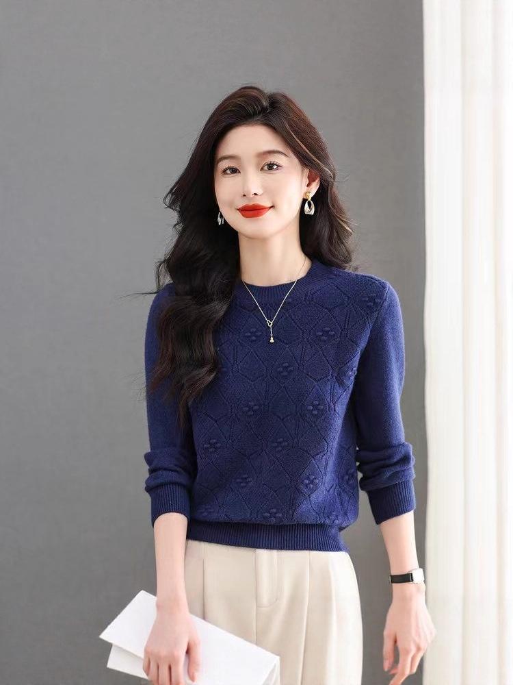 Women's Medium-Length Slim-Fit Round Neck Wool Sweater - Casual, Solid Color, Covers Belly, Perfect for Autumn and Winter.