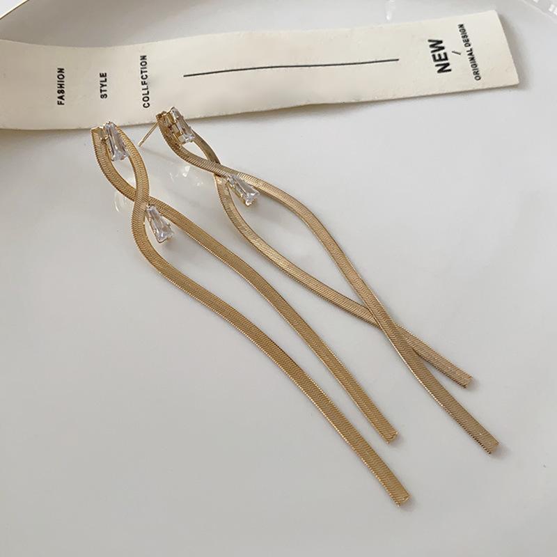 Metal Lines, Fringed Ears, Wind Long Earrings, Fashionable Temperament, Exaggerated High-end Ears