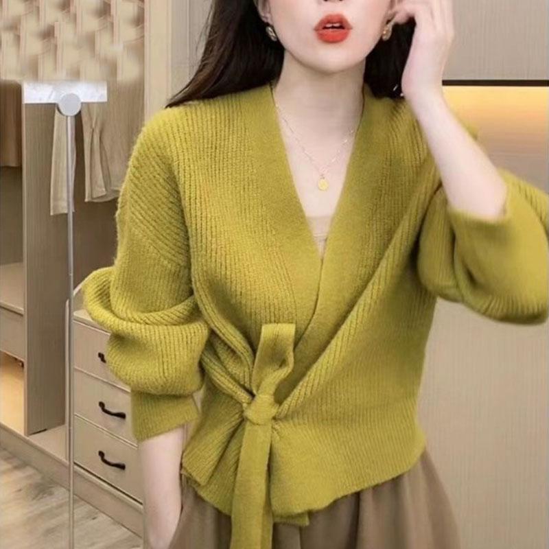 Autumn knitted cardigan jacket women's long sleeved top design niche loose V-neck lazy sweater solid knitted outerwear