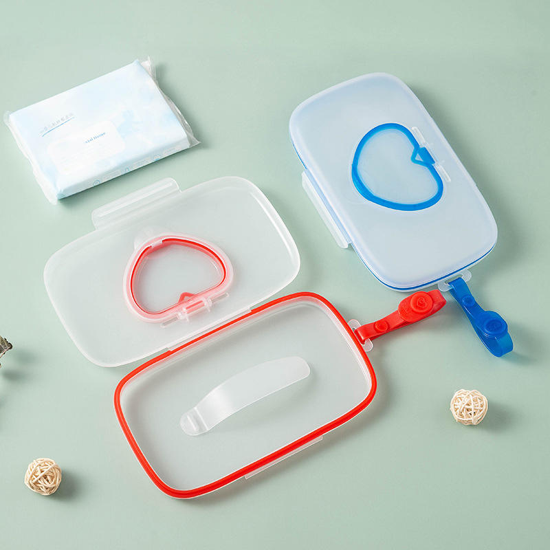 1PC PP Material Portable Heart-Shaped Wet Wipe And Mask Storage Box with Snap Closure for Kids Travel Tissue Holder
