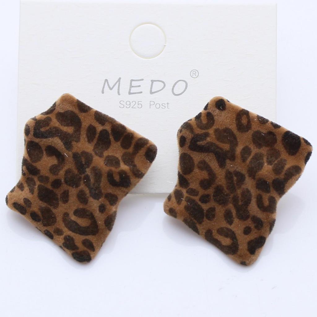 Elegant Retro Leopard Print Stud Earrings - Versatile & Stylish Flocked Cloth Design