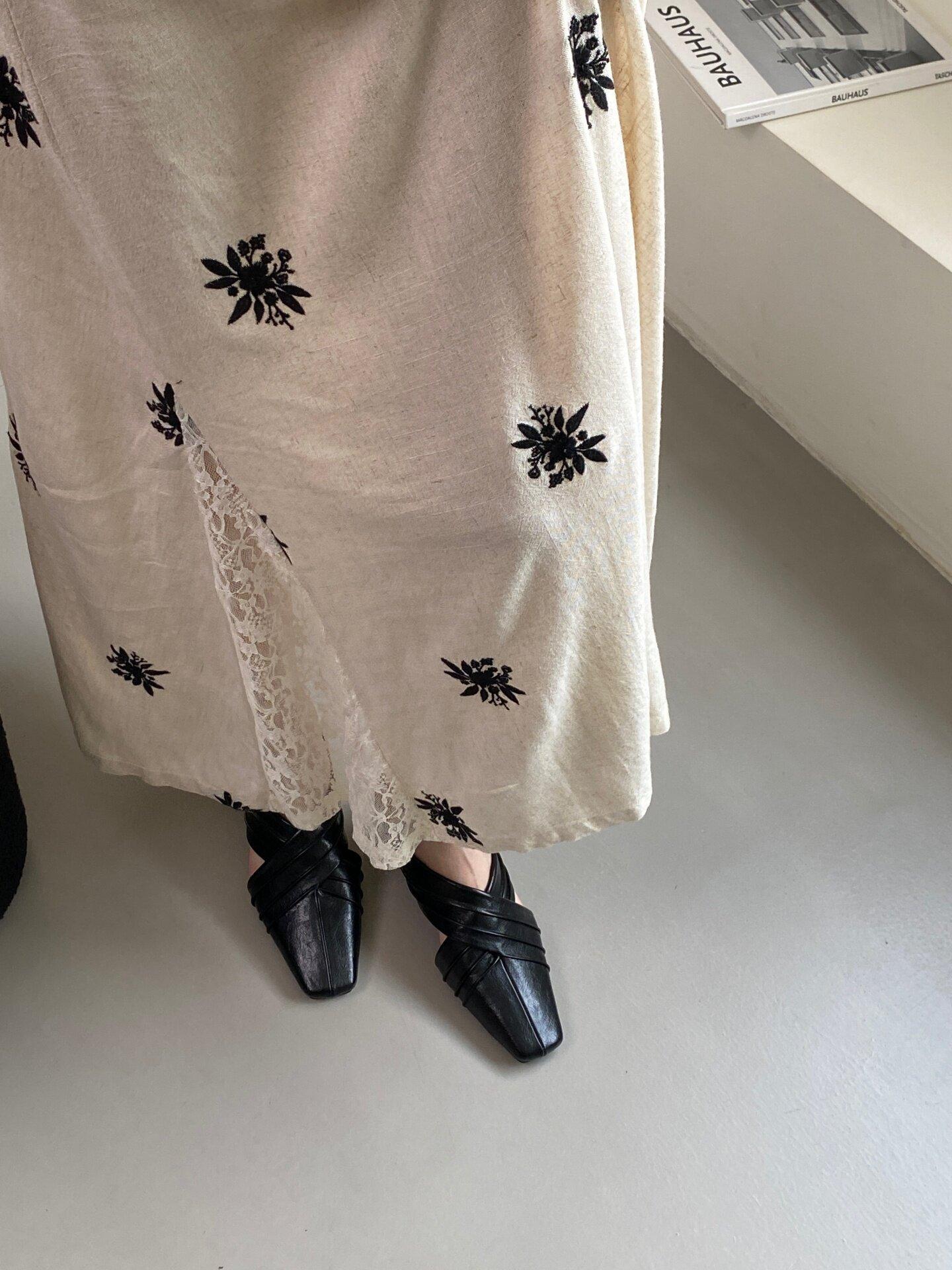 

First Encounter Season French Retro Bag Head Half Slippers Women Wear Slope Heel One Pedal Lazy Muller Shoes 40 чорний