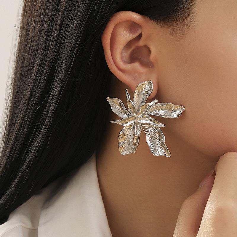 Exaggerated personality double-layer five-petaled flower earrings, simple retro striped leaf fringed earrings