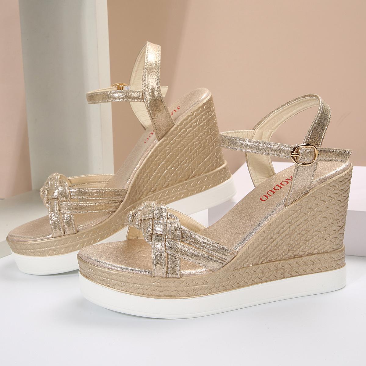 

European and American slope heel 2025 summer Roman sandals fairy style new fashion high heel platform buckle popular women s shoes 41 золотой