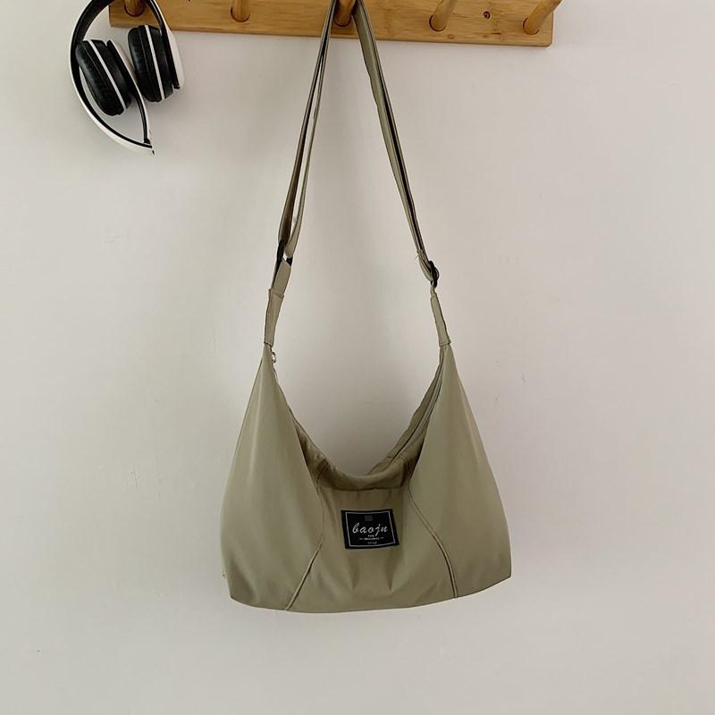 

2025 новая весенняя большая вместимость одно плечо кросс-боди ретро простая иностранная сумка для通勤 для женщин модная повседневная сумка-тоут зелёный