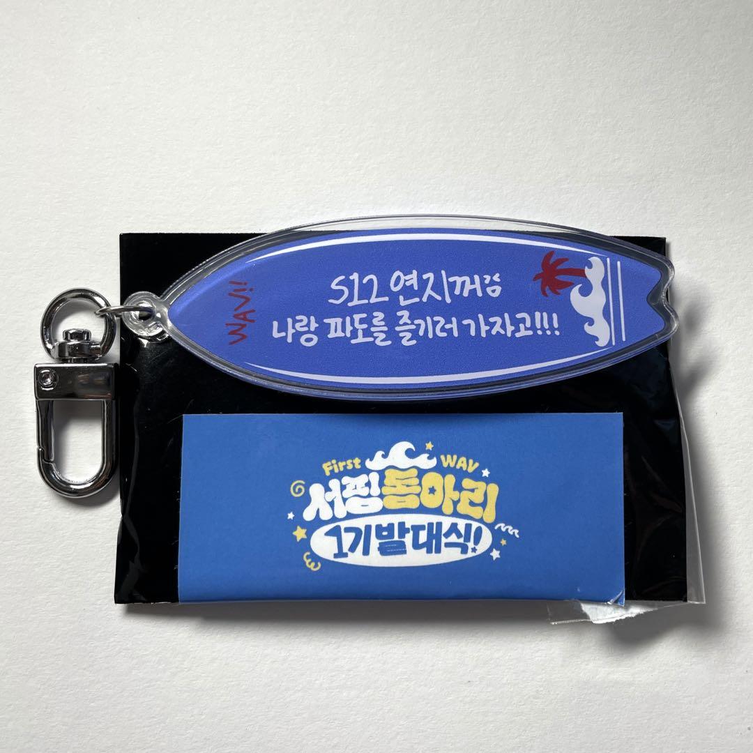 

[Б/У] случайный акриловый брелок tripleS