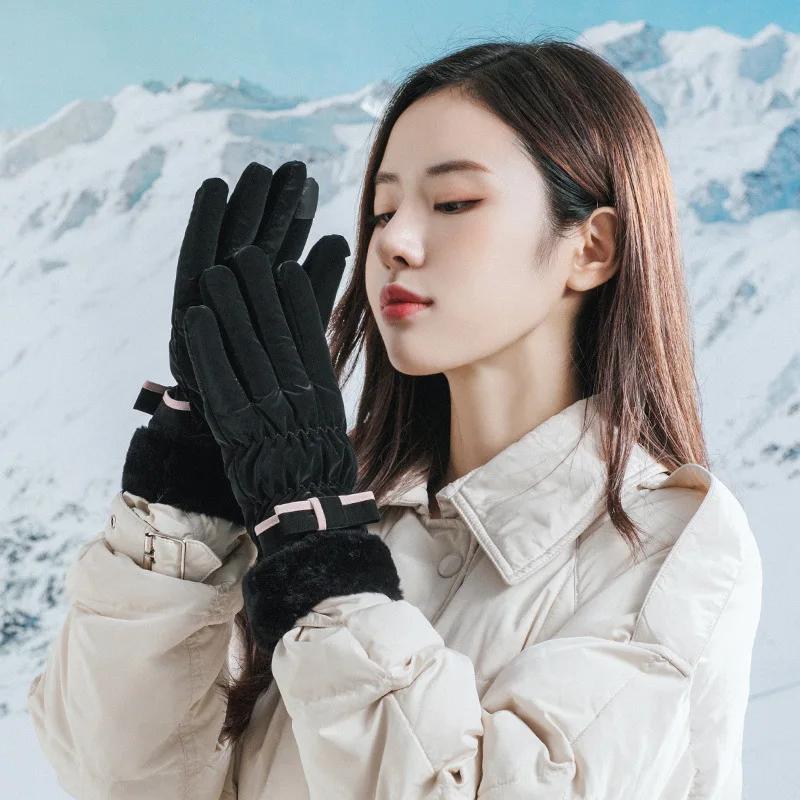 

Winter Warm Gloves for Women with Thick Velvet for Windproof and Cold Resistant Cycling Waterproof Gloves in Winter