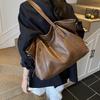 Eine Tragetasche mit großem Fassungsvermögen für den modischen und lässigen Gebrauch von Frauen, mit einer Umhänge- und Crossbody-Pendeltasche
