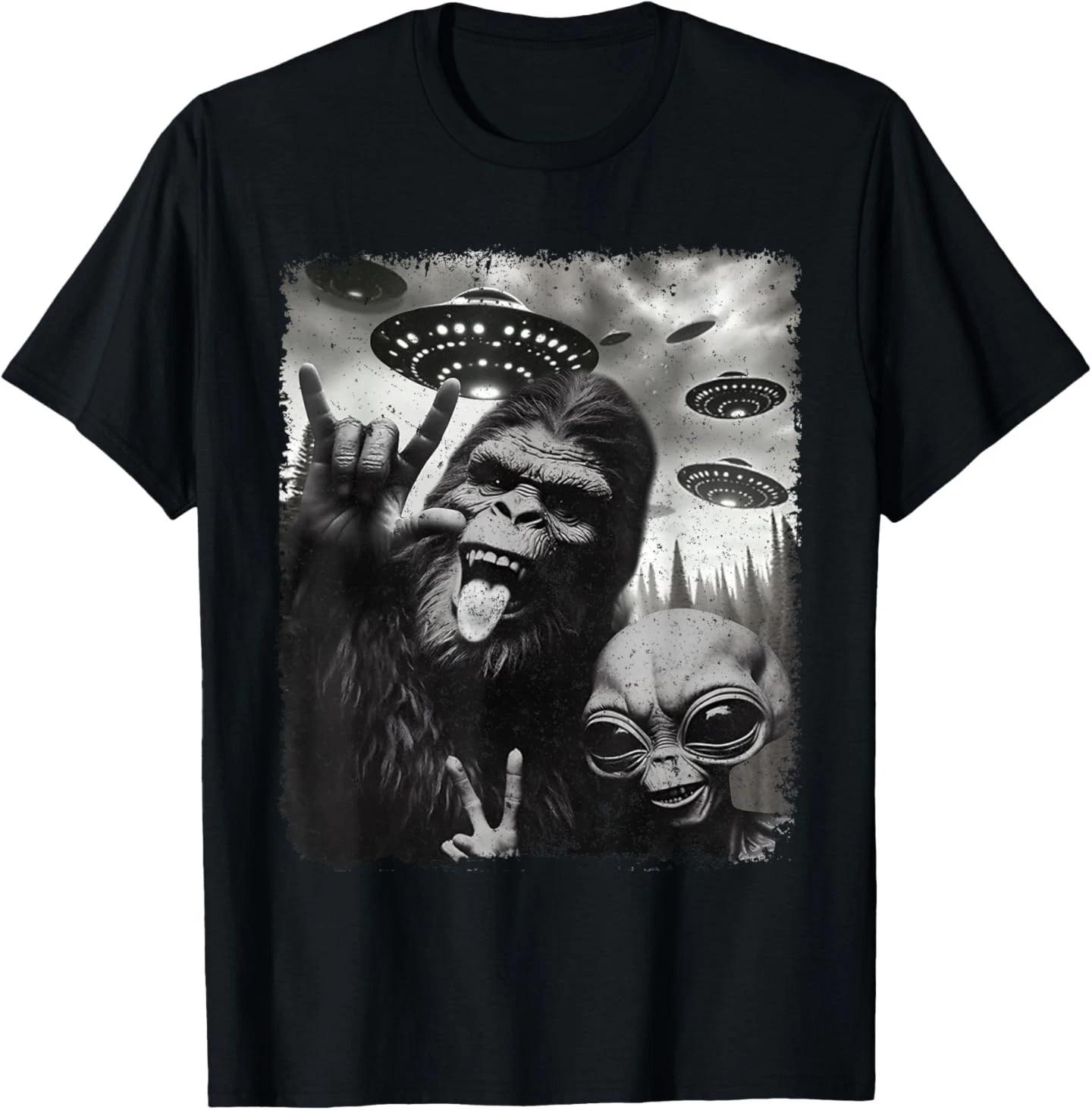 Alien Sasquatch Rock On Hand Sign UFO Selfie T- Shirt S