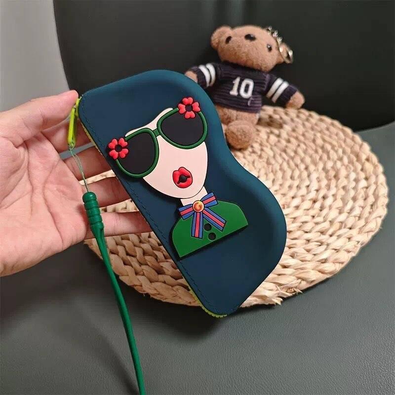 High-Capacity Silicone Sunglasses Case - Portable & Hangable