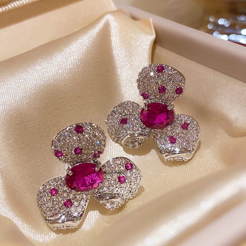 Elegant Zircon Geometric Flower Jewelry Set: Luxury Necklace & Stud Earrings