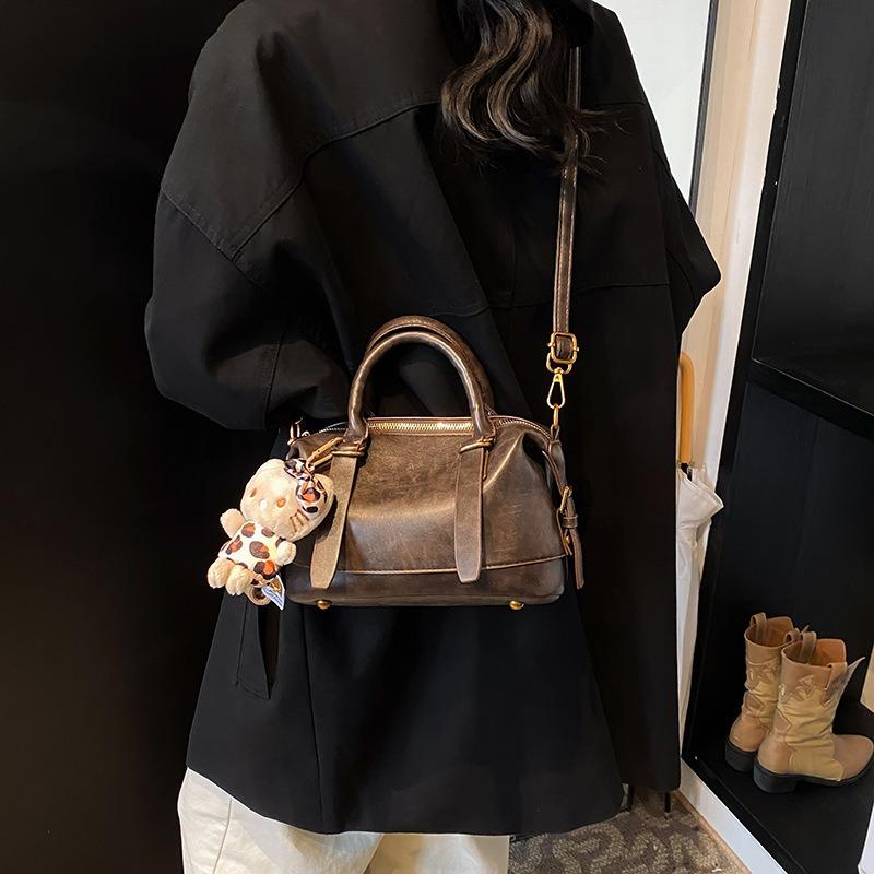 Nischen-Design einfache Retro-Schulter-Tragetasche für Pendler Damen Winter neuartige hochwertige Kissen-Tasche