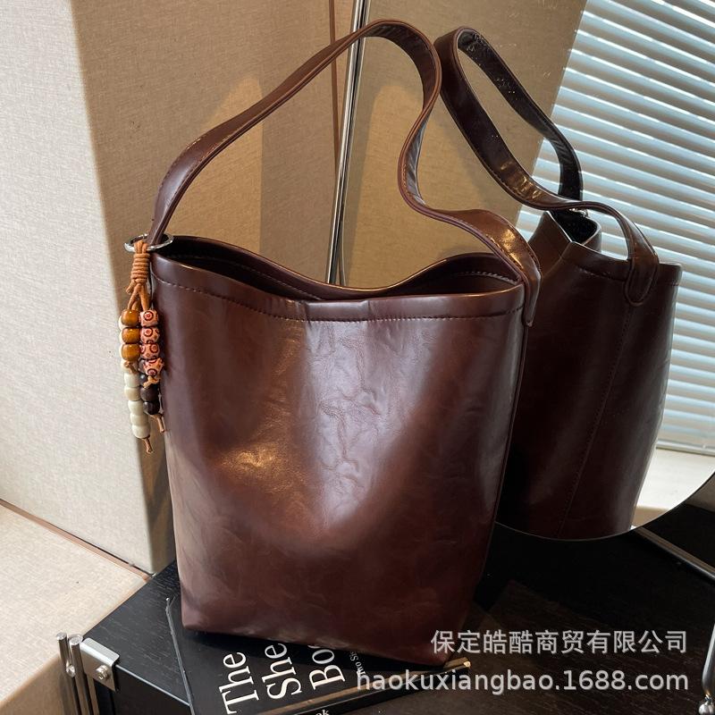 Premium Sense Niche Bag Women's Autumn and Winter 2025 New Retro Versatile Shoulder Messenger Bag Casual and Explosive Bucket Bag